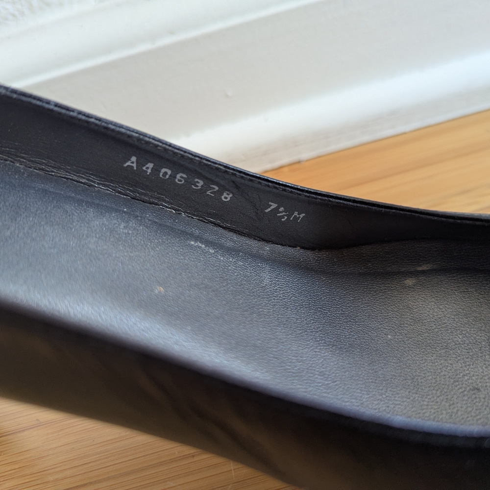 Stuart Weitzman Black Leather Heels - Picture 4 of 4